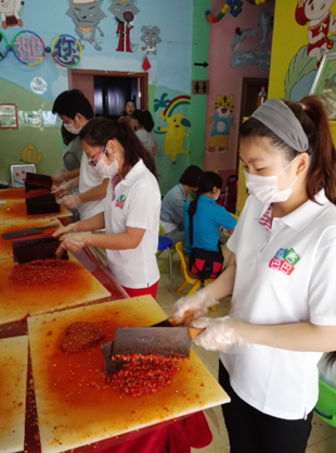 1434093007324489.png 道客巴巴愛心公益行側(cè)記:紅辣椒中的小善大愛378.png